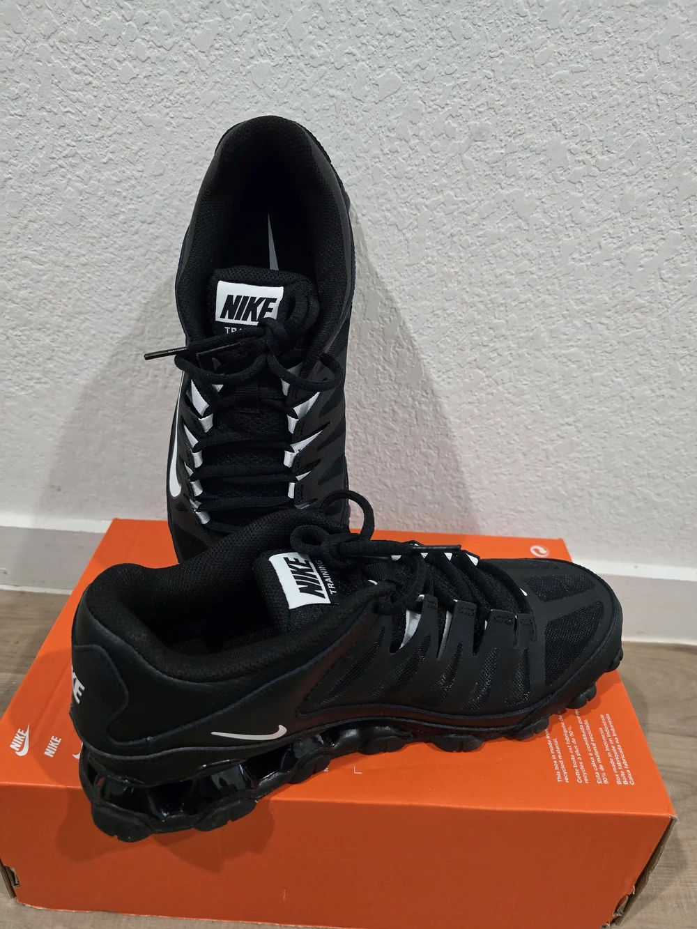 Nike sleek black
